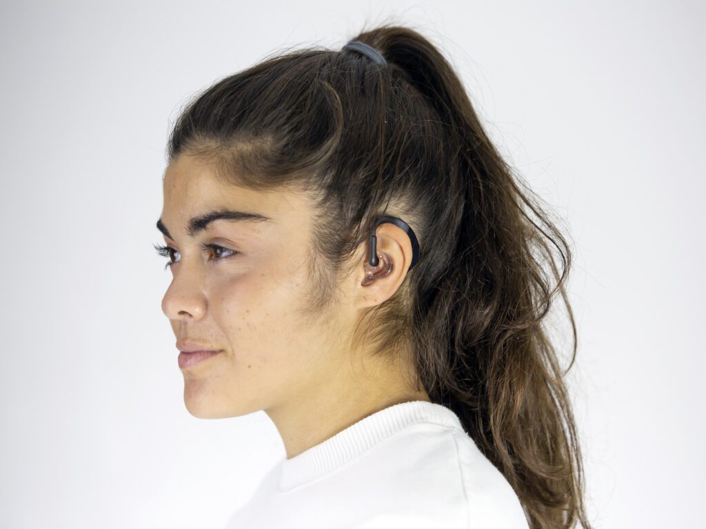 a girl wearing the mjn-SERAS earpiece